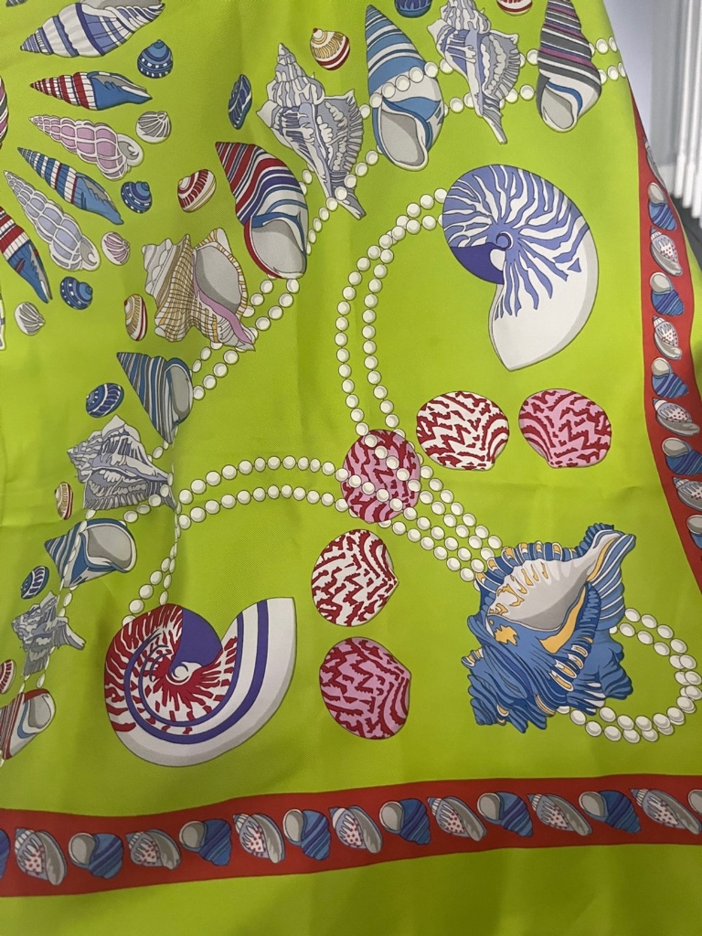 Gucci seashell pearls silk scarf - Picture 5 of 9